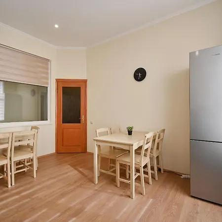 5 Bedroom Апартаменты *