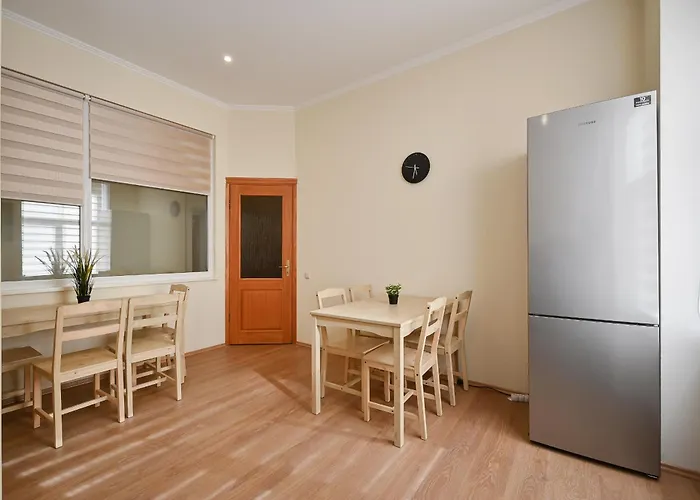 5 Bedroom Apartment *