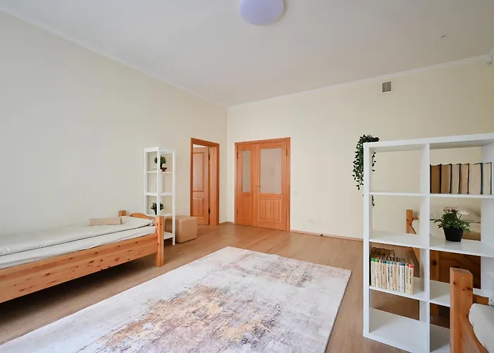 5 Bedroom Apartment *