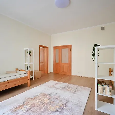5 Bedroom Apartment *